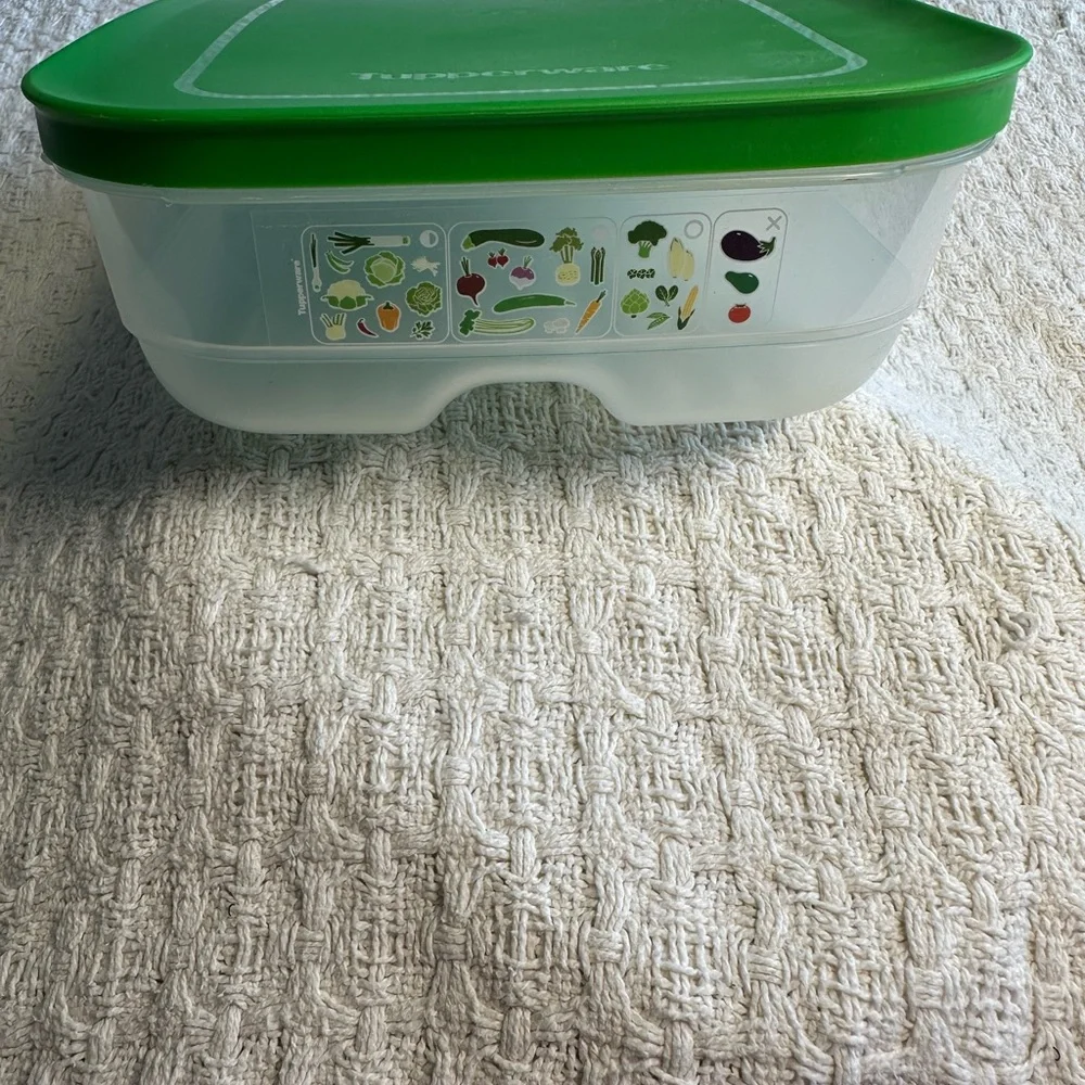 NEW Tupperware FridgeSmart Food Container‎ 1.8L